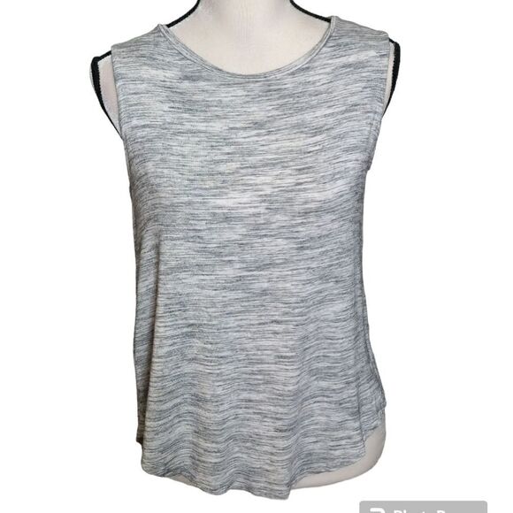 5/$25 Old navy split open back athletic tank top - Picture 1 of 4